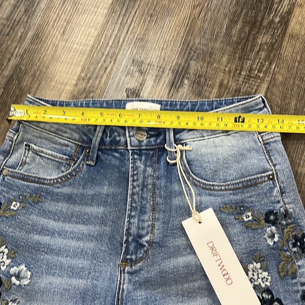 Driftwood Blue Bell Floral Bermuda Shorts Size 25 - Picture 7 of 9